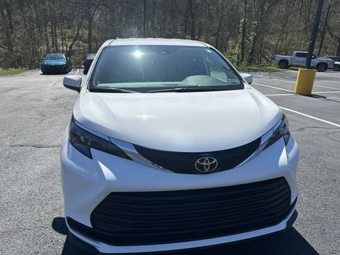 New 2026 Toyota Sienna LE image 11