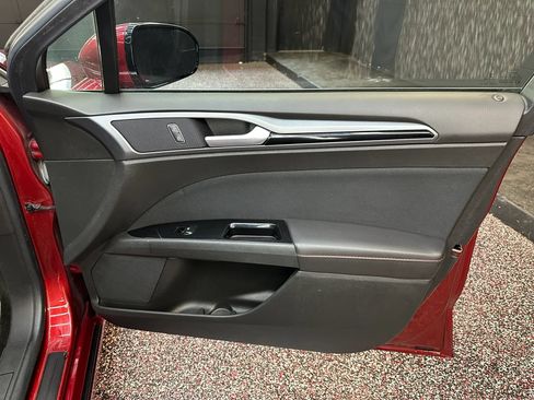 Used 2014 Ford Fusion SE FWD image 31