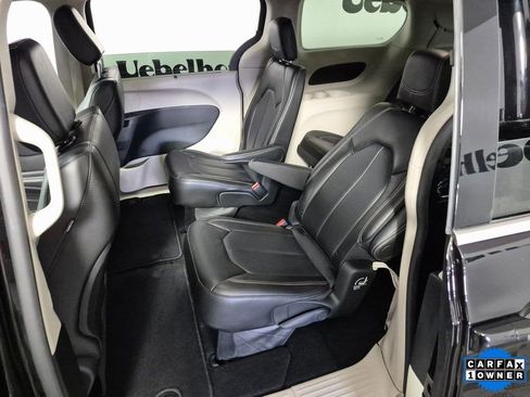 Used 2024 Chrysler Pacifica Touring-L image 20