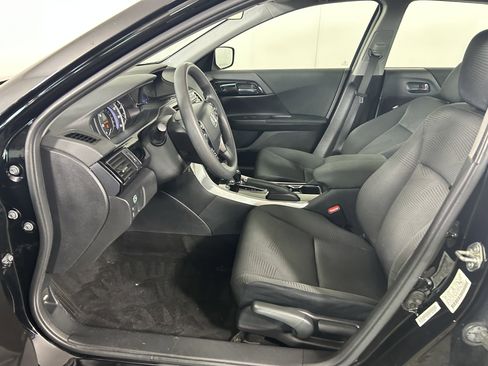 Used 2017 Honda Accord LX image 10