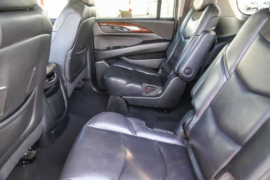 Used 2019 Cadillac Escalade ESV Premium Luxury RWD image 19