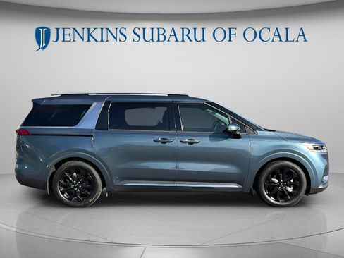 Used 2023 Kia Carnival SX Prestige FWD image 2