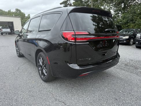New 2026 Chrysler Pacifica Limited w/ S Appearance Package FWD image 5