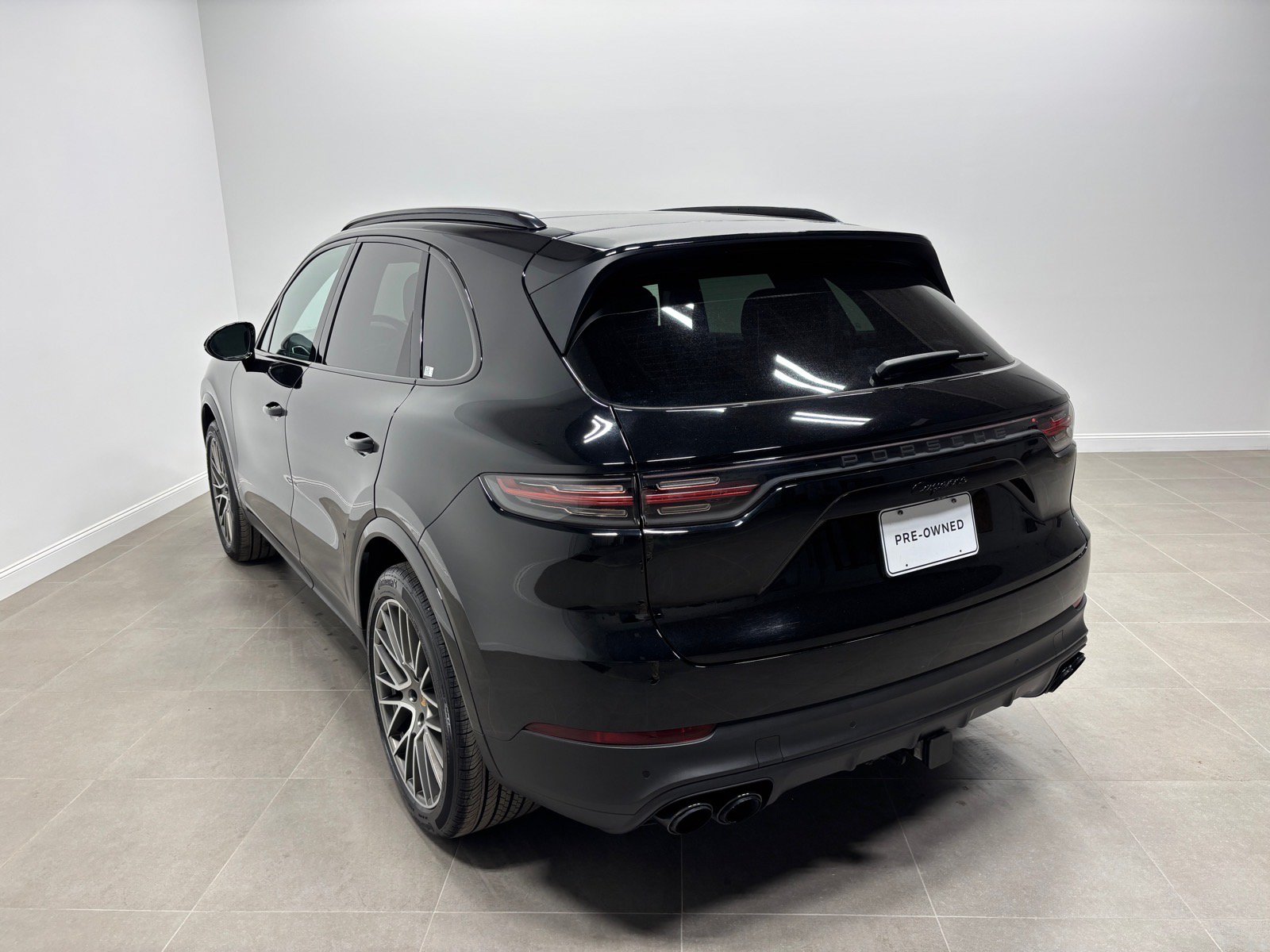 Used 2023 Porsche Cayenne Platinum Edition AWD/4WD image 9