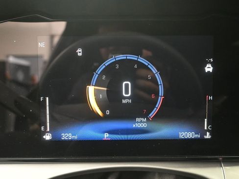 Used 2025 Chevrolet Trax LT FWD image 11