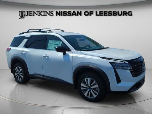 New 2026 Nissan Pathfinder SL FWD image 1