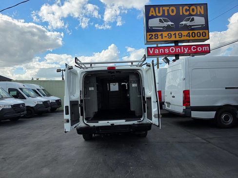 Used 2021 Nissan NV 3500 SV image 16
