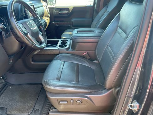 Used 2022 GMC Sierra 1500 Denali w/ Denali Premium Package AWD/4WD image 9