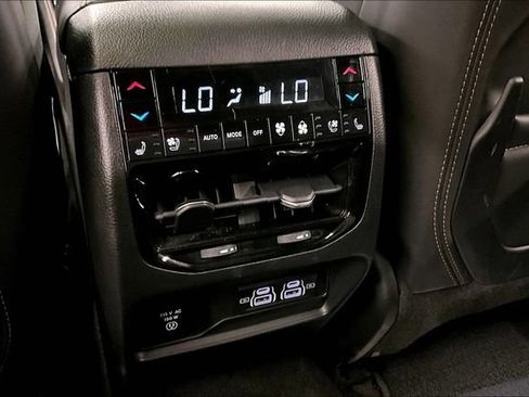 Used 2022 Jeep Grand Cherokee Summit AWD/4WD image 33