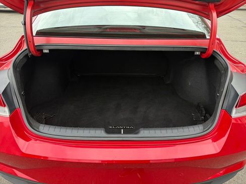 Used 2021 Hyundai Elantra SE w/ Cargo Package image 15