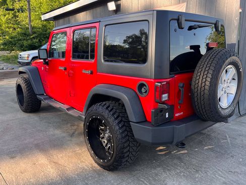 Used 2018 Jeep Wrangler Unlimited Sport S AWD/4WD image 3