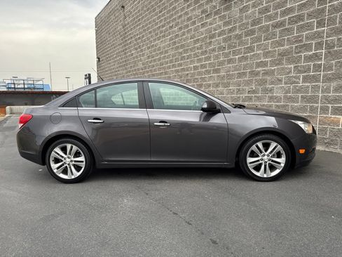 Used 2011 Chevrolet Cruze LTZ FWD image 4
