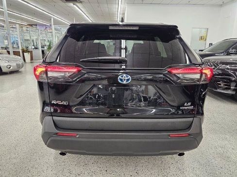 Used 2021 Toyota RAV4 LE AWD/4WD image 6