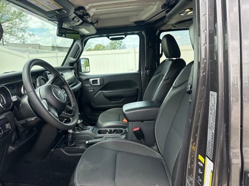 Used 2023 Jeep Gladiator Sport S image 11