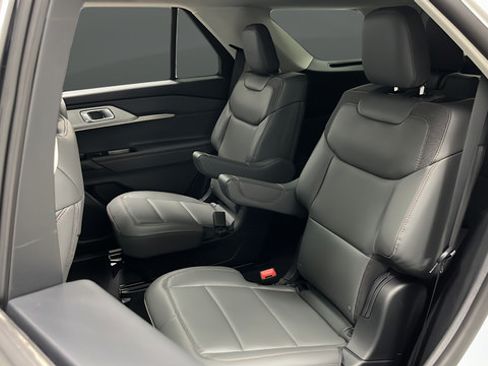 Used 2026 Ford Explorer Active w/ Active Comfort Package AWD/4WD image 23
