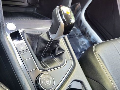 Used 2022 Volkswagen Tiguan SE AWD/4WD image 18
