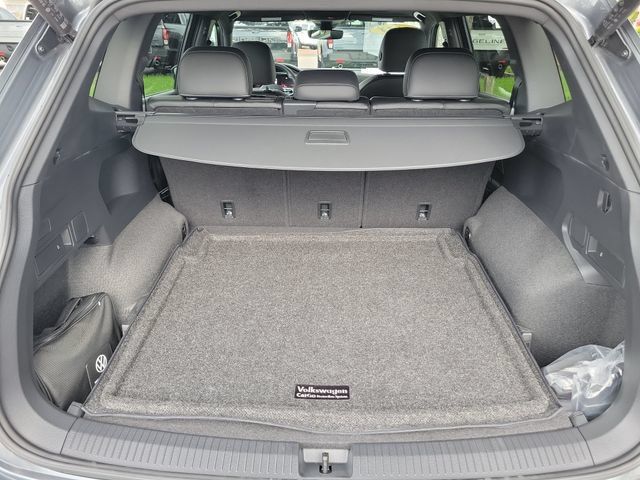 Used 2024 Volkswagen Tiguan SE R-Line AWD/4WD image 19