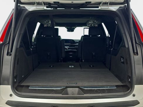 Used 2024 Cadillac Escalade ESV Sport Platinum w/ LPO, ONYX Package AWD/4WD image 14