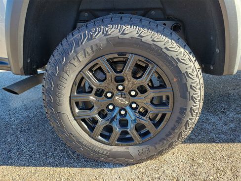 Used 2024 Chevrolet Colorado Trail Boss image 5