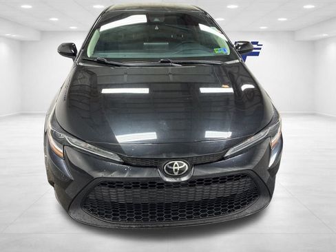 Used 2022 Toyota Corolla LE image 2