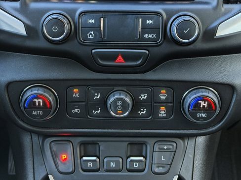 Used 2020 GMC Terrain SLT w/ Preferred Package image 7