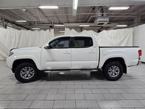 Used 2017 Toyota Tacoma SR5 image 10
