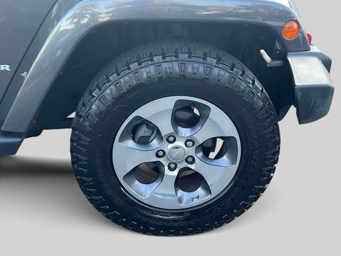 Used 2016 Jeep Wrangler Sahara w/ Connectivity Group AWD/4WD image 15