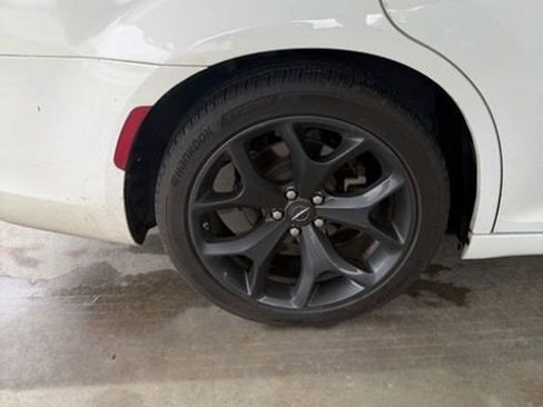 Used 2022 Chrysler 300 S RWD image 9