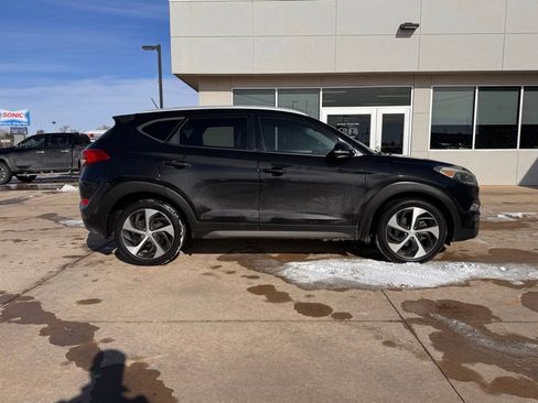 Used 2016 Hyundai Tucson Sport image 2