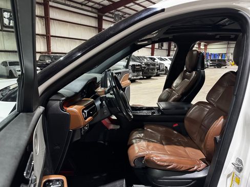 Used 2020 Lincoln Aviator Reserve w/ Equipment Group 201A image 13