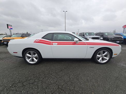 Used 2014 Dodge Challenger R/T image 2