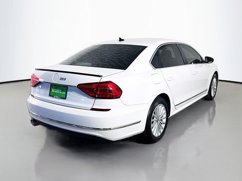 Used 2016 Volkswagen Passat 1.8T SE w/ Lighting Package image 10