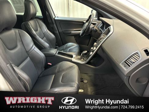 Used 2015 Volvo XC60 T6 R-Design w/ Proximity Package image 17