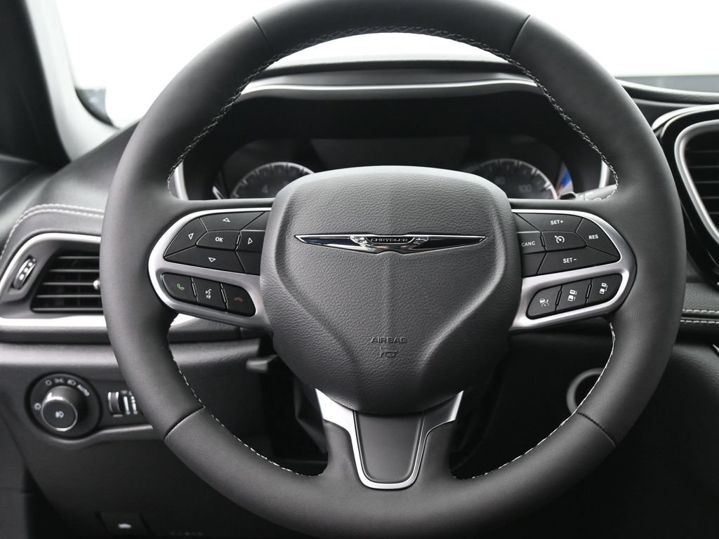 New 2026 Chrysler Pacifica Select FWD image 28