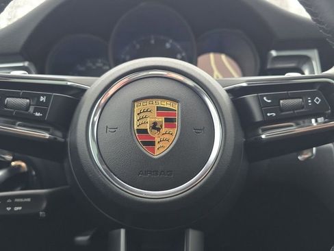Used 2022 Porsche Macan image 28