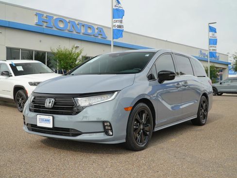 Used 2023 Honda Odyssey Sport image 1