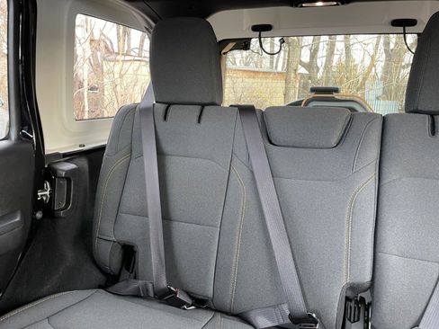 Used 2025 Jeep Wrangler Sport S image 38