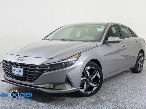 Used 2021 Hyundai Elantra SEL w/ Convenience + Premium Package FWD image 3