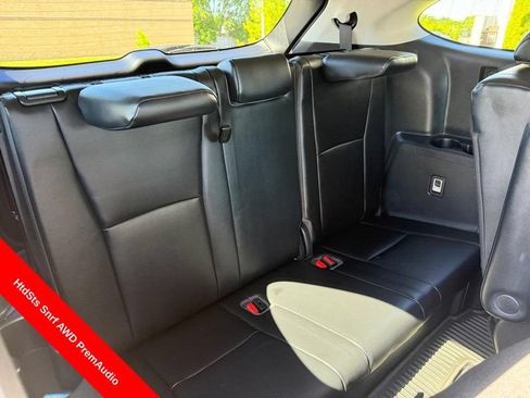 Used 2023 Toyota Highlander XLE AWD/4WD image 12