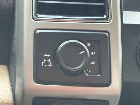 Used 2019 Ford F150 Lariat AWD/4WD image 9