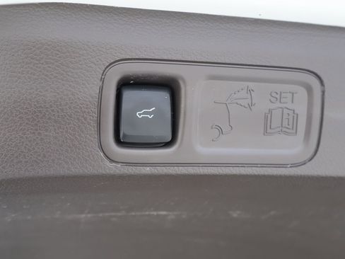 Used 2024 Lincoln Navigator Premiere AWD/4WD image 18