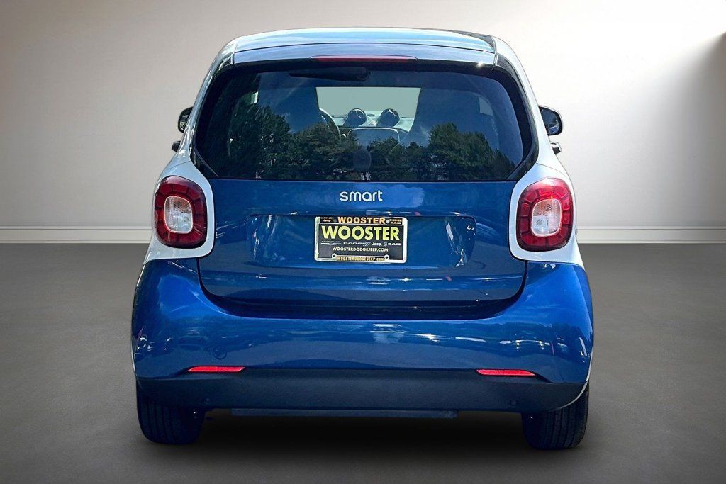 Used 2016 smart fortwo Prime RWD image 6
