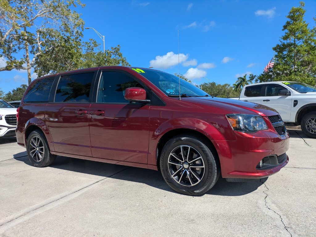 Used 2019 Dodge Grand Caravan SE FWD image 2