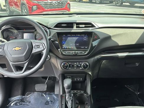 Used 2021 Chevrolet TrailBlazer LT w/ Convenience Package FWD image 12