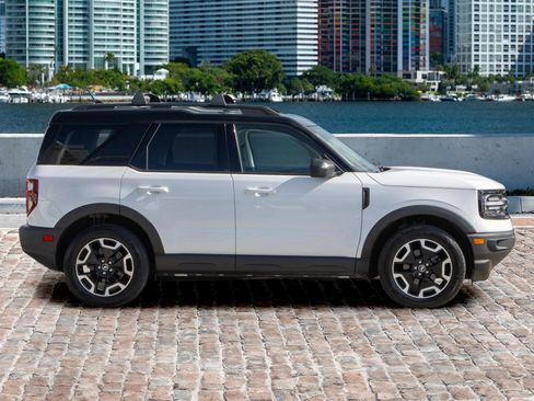 Used 2021 Ford Bronco Sport Outer Banks w/ Outer Banks Package (96D) image 4