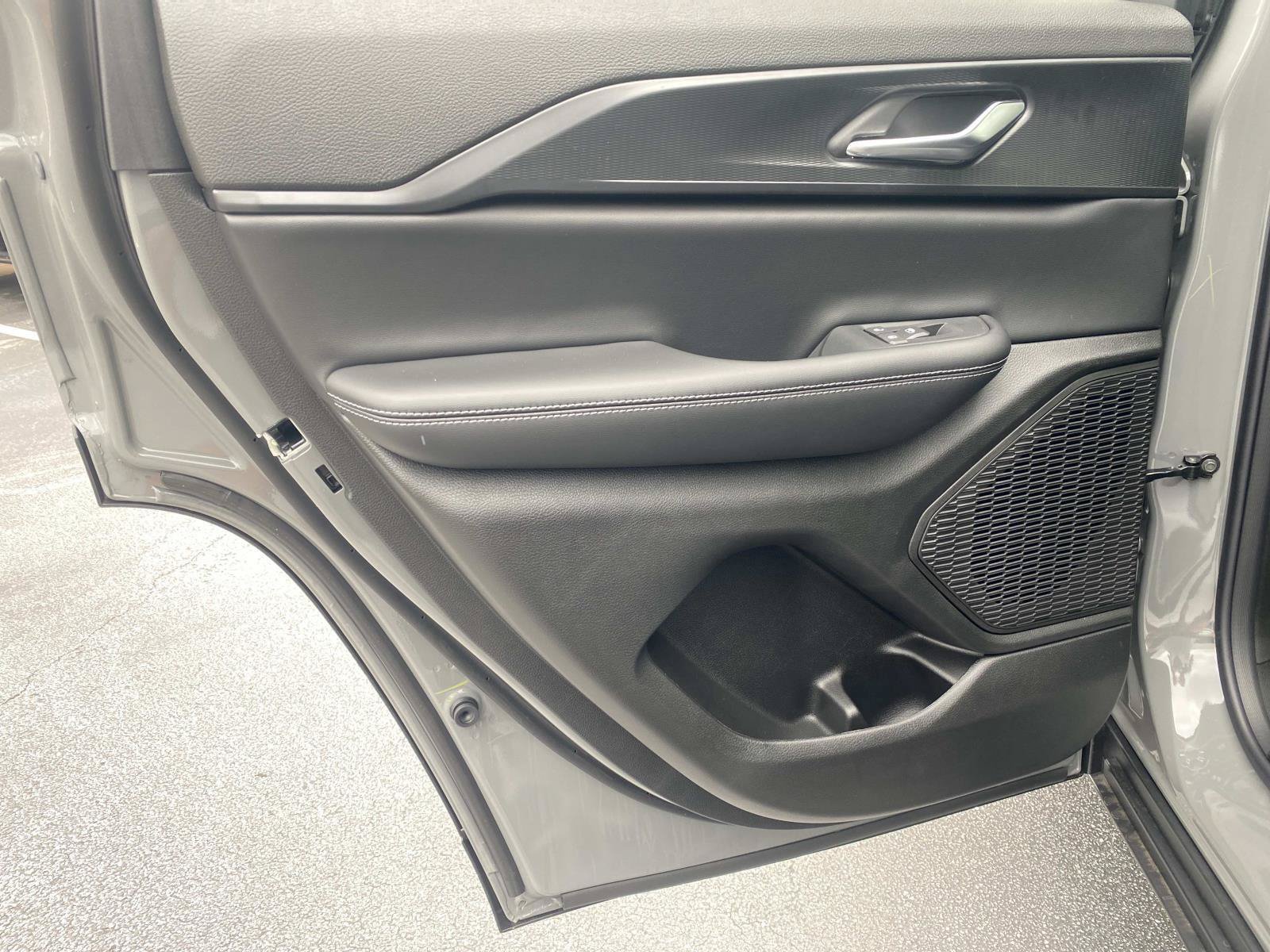 New 2027 Jeep Grand Cherokee Laredo X RWD image 9