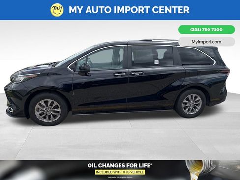 Used 2023 Toyota Sienna XLE AWD/4WD image 4