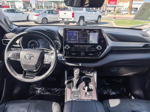 Used 2021 Toyota Highlander Limited AWD/4WD image 17