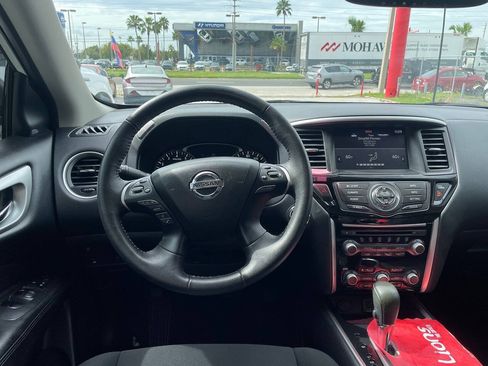 Used 2020 Nissan Pathfinder SV FWD image 14