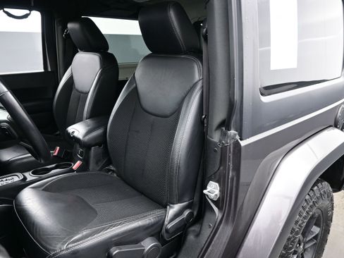 Used 2017 Jeep Wrangler Sahara image 10